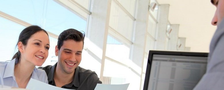 renegocier-credit Un couple qui renégocie son crédit