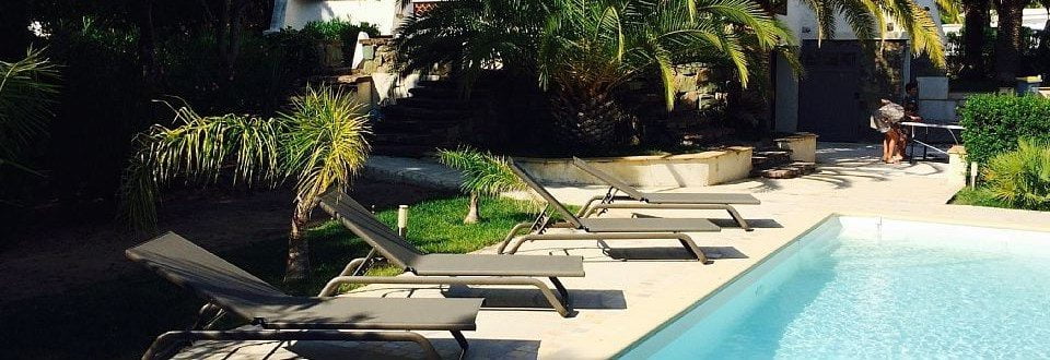 jardin Un jardin magnifique avec piscine