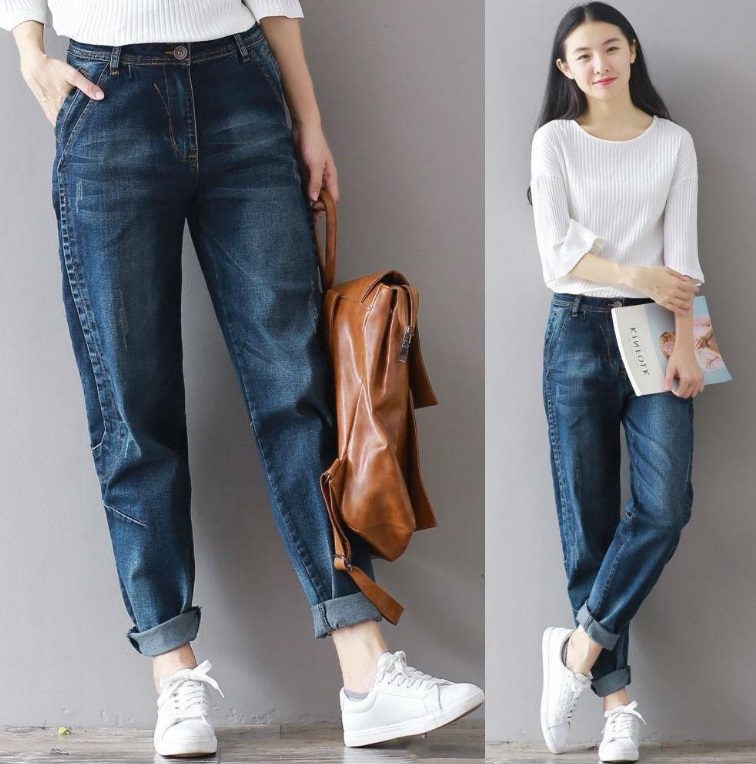 Femme qui porte un jean boyfriend