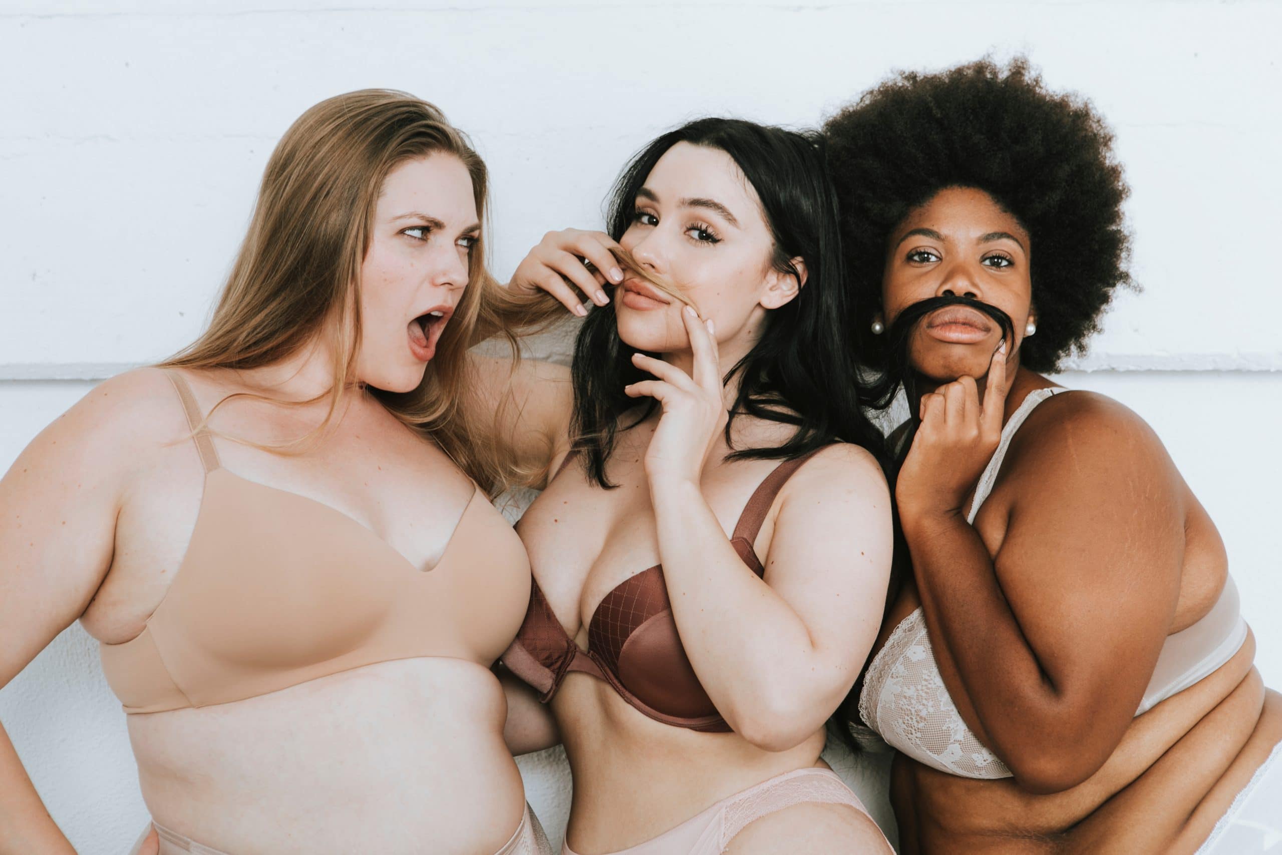 Sans Complexe : La lingerie des femmes rondes