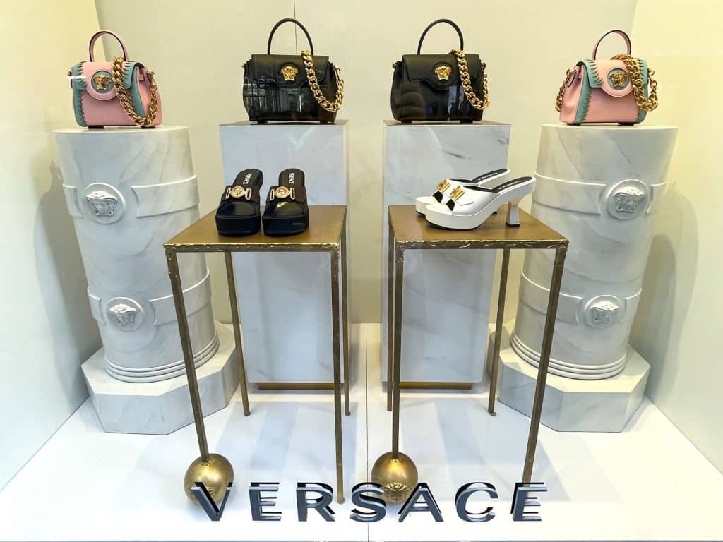 vitrine versace