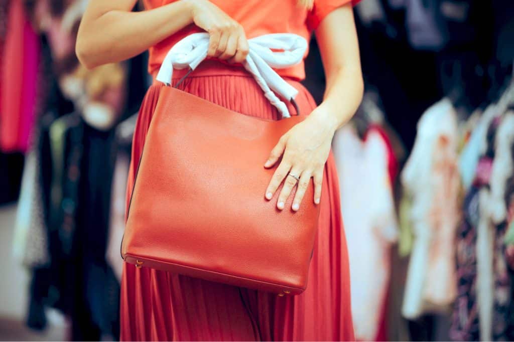 sac en cuir rouge à la mode