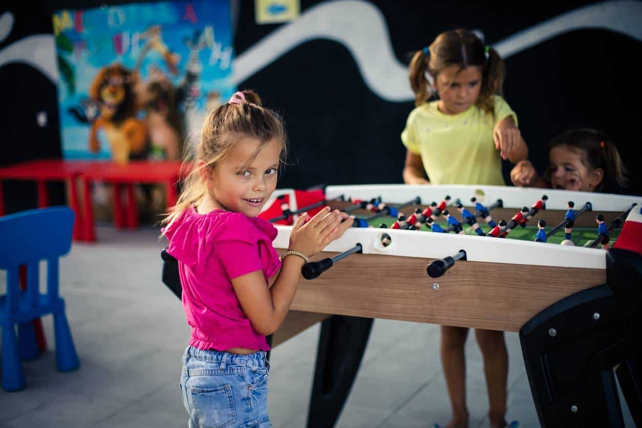 table jeu équipement loisir accessoire matériel divertissement