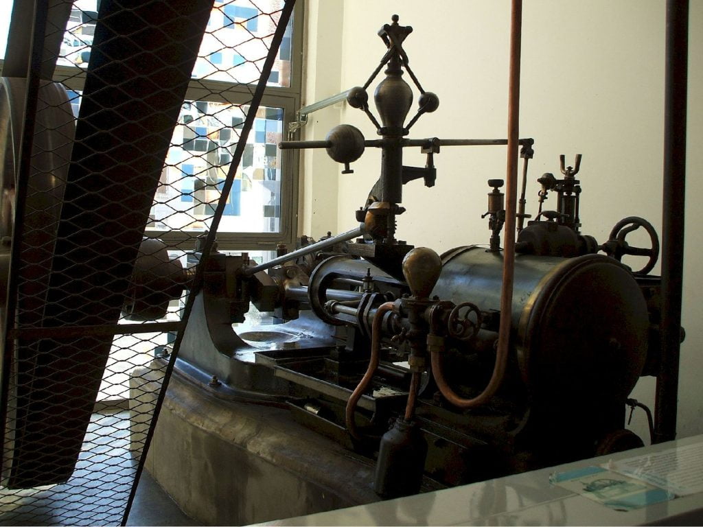 machine a vapeur au musée de la nacre et de la tabletterie