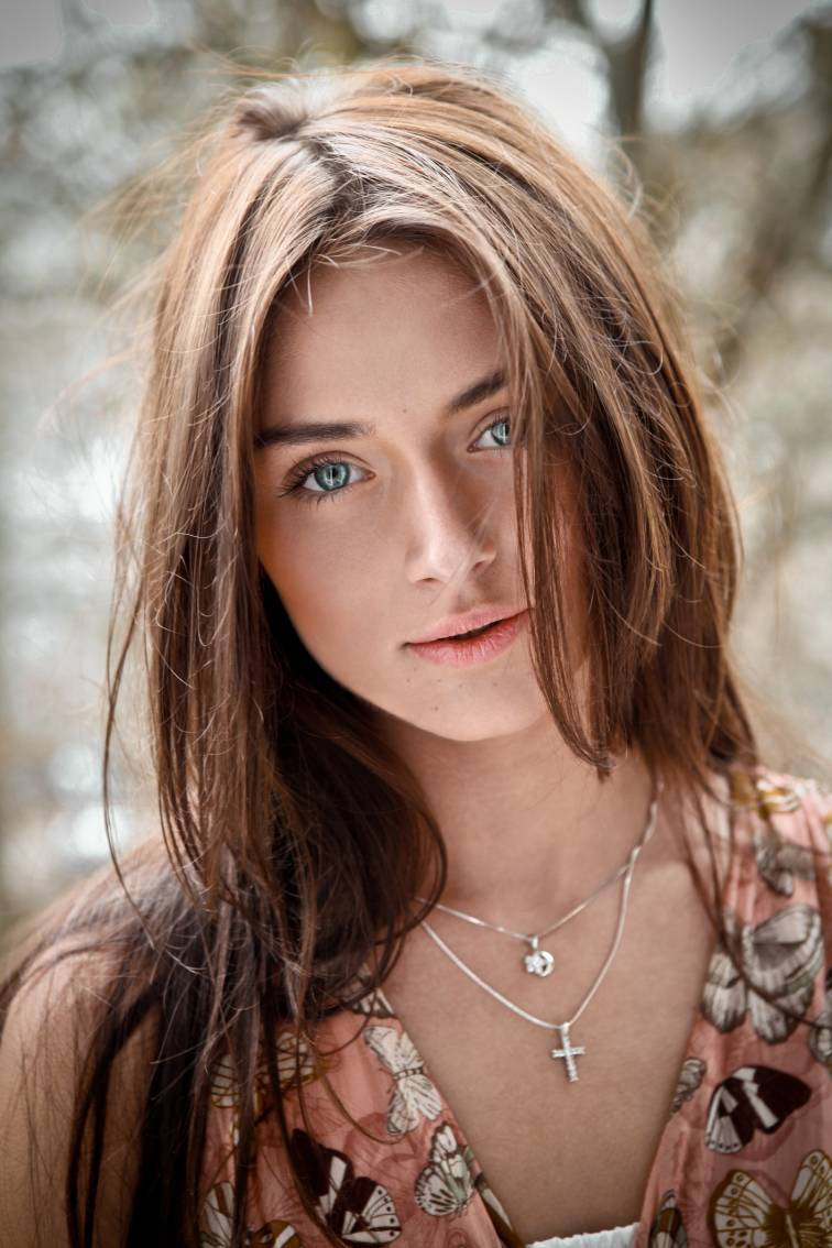 diversité des designs de croix en bijouterie