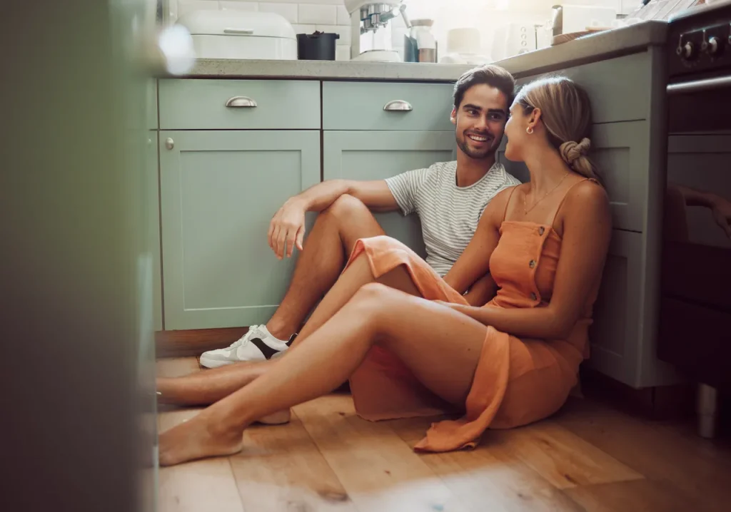 homme et femme discute